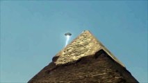 OVNI sobre pirámides de Egipto