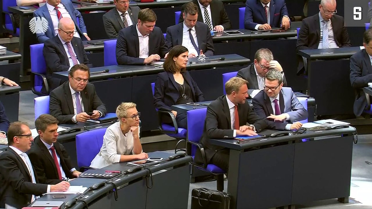 Generaldebatte im Bundestag Angela Merkel verteidigt Asylkompromiss