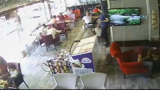 Polis Memurunun Ev Sahibini Dolandırmaya Çalıştığı Anlar Kamerada