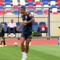 Neymar's son rubs shoulder with Brazil team in practice