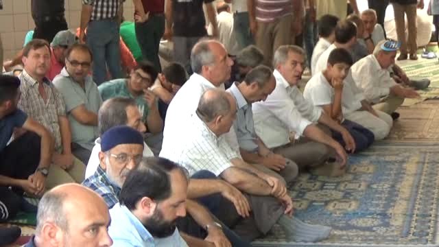 Muharrem İnce Cuma Namazını Memleketinde Kıldı