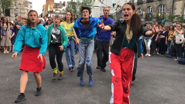 Folie collective Place Saint-Germain