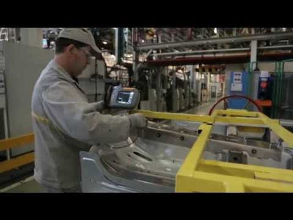 Manufacturing 2013 New Renault Kangoo - body shop | AutoMotoTV