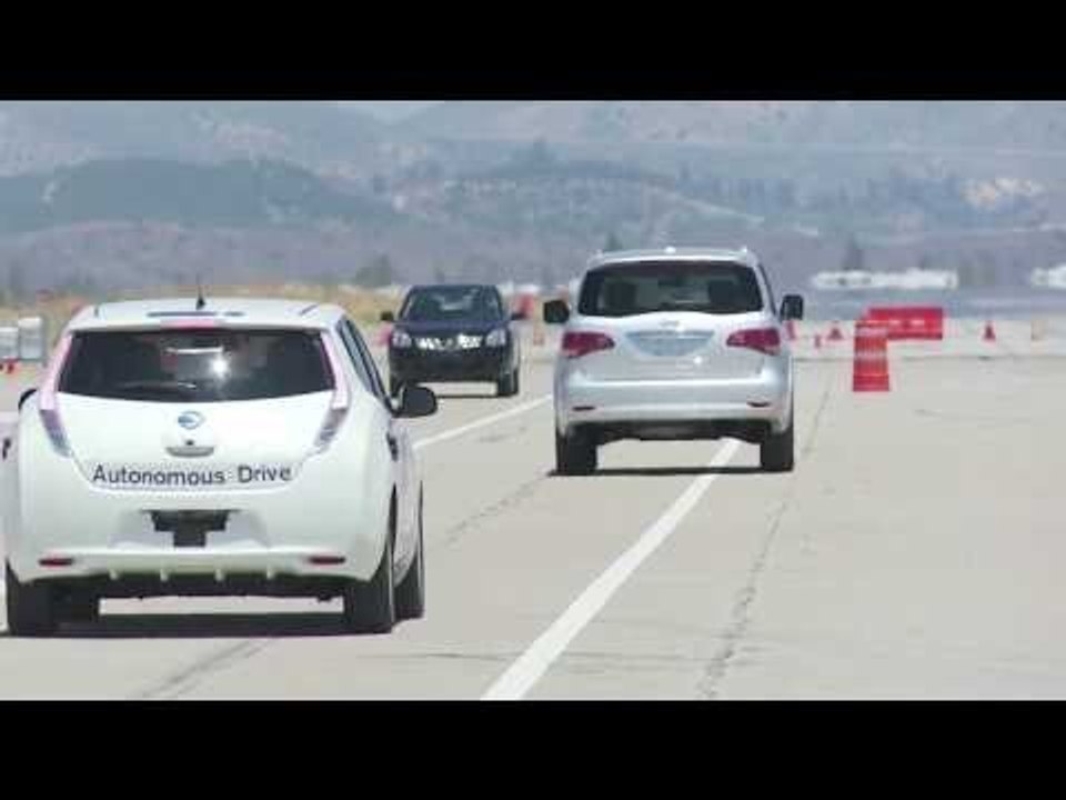Nissan Autonomous Drive - Overtaking & Overtaking With Oncoming Traffic Monitor | AutoMotoTV