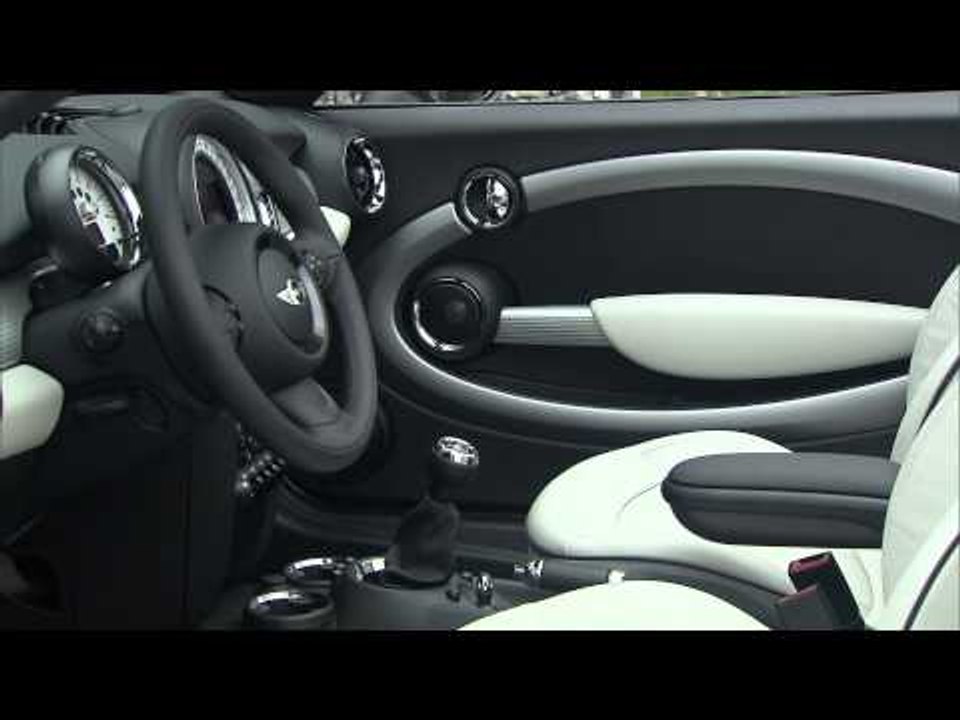 The MINI Roadster Design interior and engine
