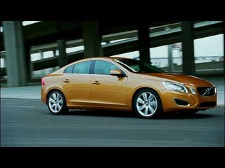 Volvo S60 Driving in the city