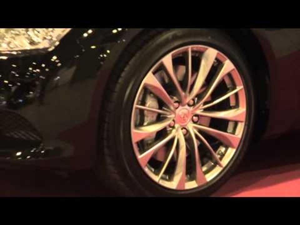 Infiniti G37 Cabrio at Madrid Motor Days 2013 | AutoMotoTV