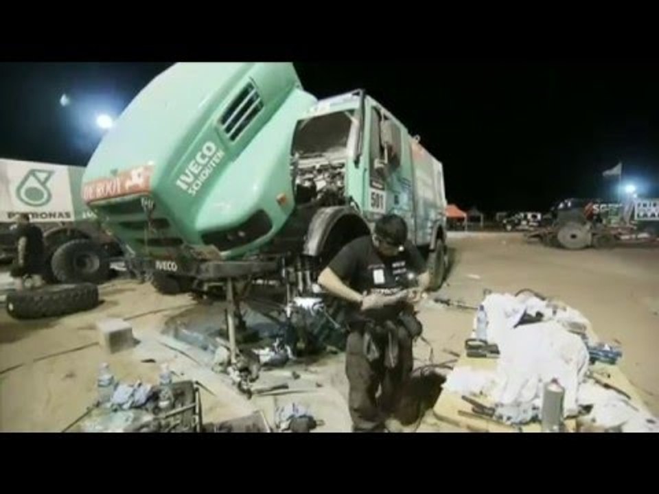 Gerard de Rooy Wins the Second Dakar Special with the Iveco Powerstar - Stage 5 | AutoMotoTV