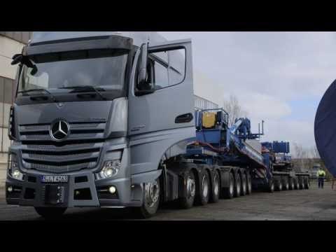 Mercedes-Benz Commercial Vehicles Loading | AutoMotoTV