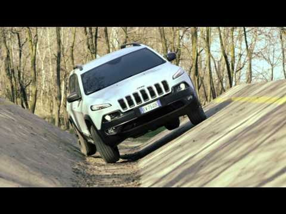 Jeep Cherokee Trailhawk Offroad Demonstration | AutoMotoTV