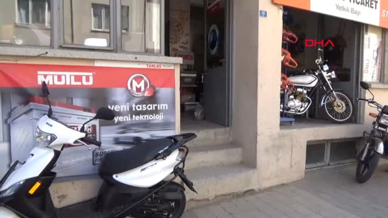 Çanakkale Hırsız, Paraları Havaya Saçarak Kaçtı