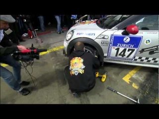 Test laps with the MINI John Cooper Works Coupé Endurance   Pit lane