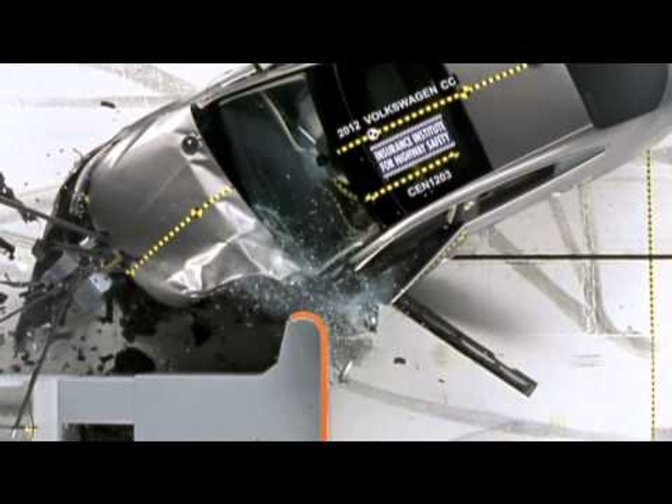 Moderate overlap crash test compared to small overlap crash test