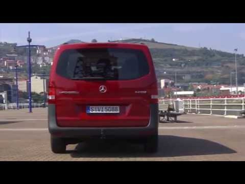 Mercedes-Benz Vito Tourer BASE 114 CDI Design | AutoMotoTV