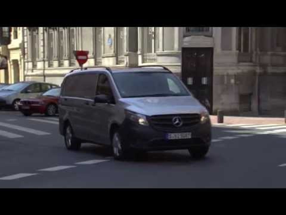 Mercedes-Benz Vito Panel Van 116 CDI Driving Video | AutoMotoTV