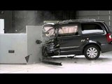 Most minivans struggle with small overlap front crash test | AutoMotoTV