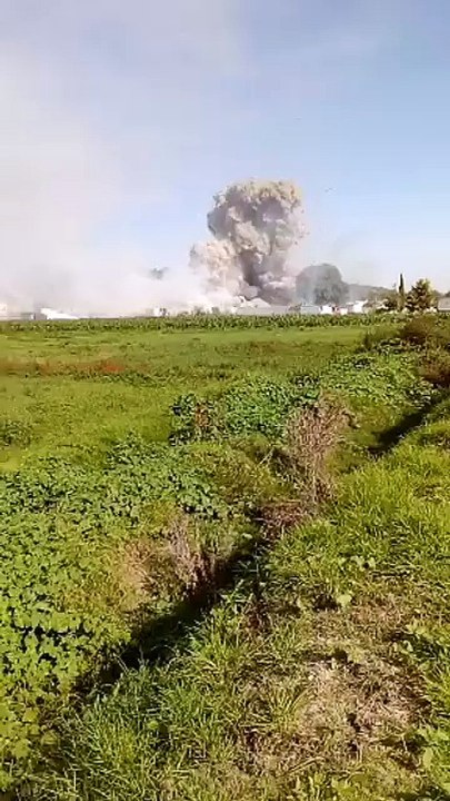 Les images impressionnantes d'une usine de feux d'artifice qui explose !