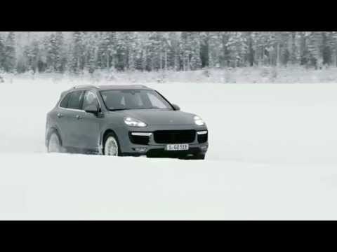 Porsche Cayenne Turbo S Slalom track on the Snow | AutoMotoTV