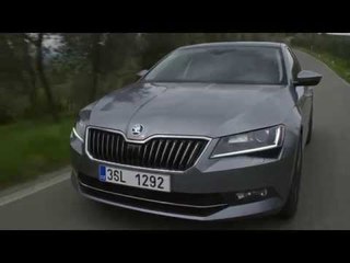 Video herunterladen: SKODA Superb - Driving Video Trailer in the Country | AutoMotoTV