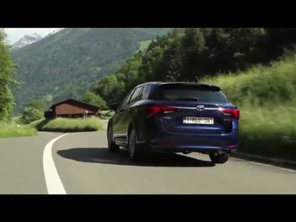 2015 Toyota Avensis Touring Sports Driving Video | AutoMotoTV