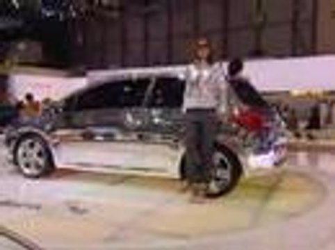 Geneva Motor Show 07 Toyota Lexus (by UPTV)