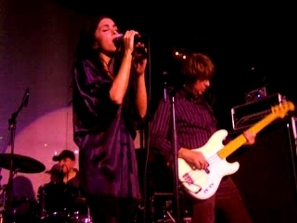 Show Case JENIFER au VIP ROOM à Paris "Nos Futurs"