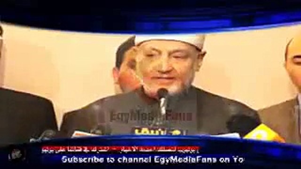 مذيعة تغشى من الضحك ولاتستطيع ان تمسك نفسها على الهواء !! فعلا قلة ادب!!!