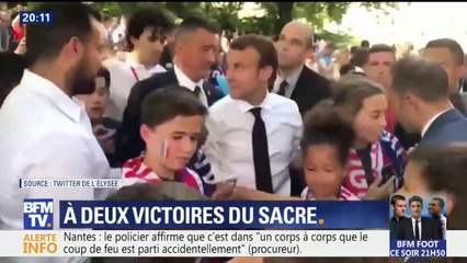 Emmanuel Macron avec 300 jeunes pour regarder France-Uruguay dans le parc de l’Élysée
