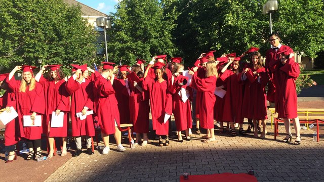 Dijon : une cérémonie de remise de diplômes au lycée Charles-de-Gaulle