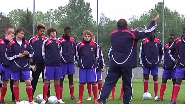 Pogba - 100 pour sang Bleu Pogba - 100 pour sang Bleu;. Équipe de France de Football Parmi les 23 Bleus présents en Russie, ils sont 4 à avoir débuté aux côtés de Paul Labile Pogba. Aréola, Umtiti, Thauvin et Varane évoquent leur capitaine de l'époque,