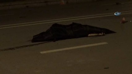 Otomobille Çarpışan Motorsiklet Sürücüsü ve Arkadaşı 100 Metre Savruldu