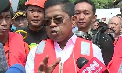 Mensos Serahkan Bantuan untuk Korban KM Lestari Maju