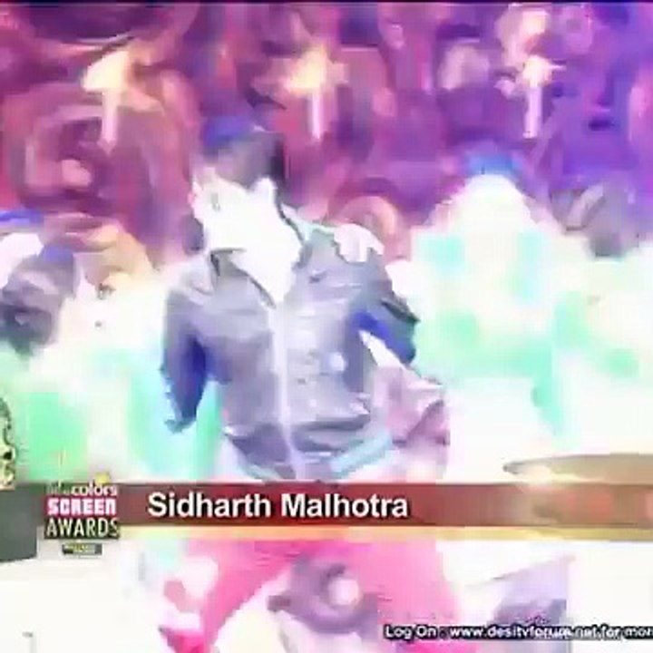 Siddharth Malhotra Shirtless Performance