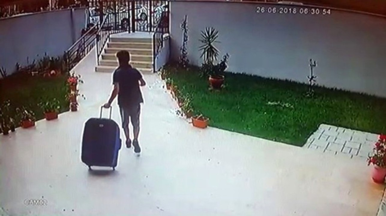 Poşetle Birdi, Bir Davul Ayakkabıyla Çıktı