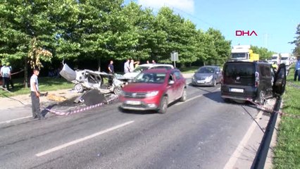 İstanbul Karşı Şeride Geçen Otomobil Zincirleme Kazaya Neden Oldu: 1 Ölü 1 Yaralı