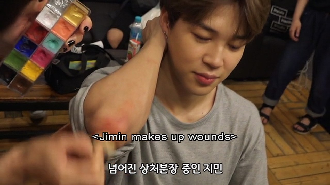 Jimin fall act (really funny)