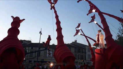 Festival RenaissanceS à Bar-le-Duc : "Les girafes" de la Cie Off enchantent les spectateurs