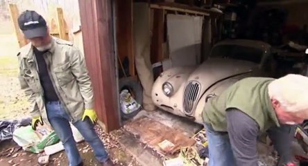 Chasing ClAsic Cars S05 - Ep18 You Don't See THAT Everyday HD Watch