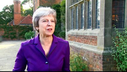 Theresa May secures backing from cabinet for 'soft Brexit'