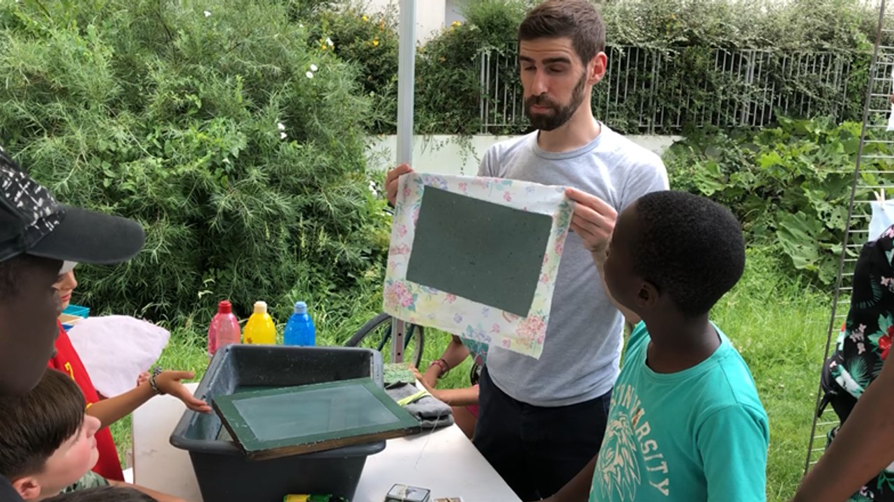 Ça vous dit de fabriquer du papier recyclé avec...