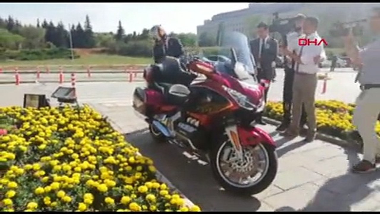 Kenan Sofuoğlu bu sefer motorla geldi