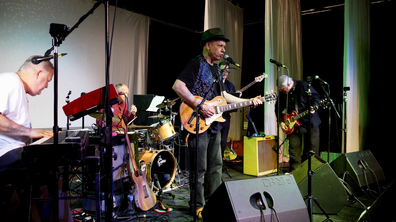 Chess Blues Allstars feat: Tim Hain  - Hug Ya