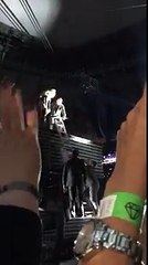 Coincée sur scène en plein concert, Beyonce frôle le pire !