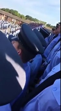 Elle revient chantent les soldats anglais pour la coupe du monde !