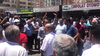 Esnaf Yol Kapattı