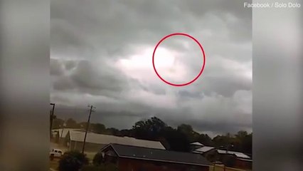 Vídeo está a dar a volta ao mundo por se conseguir ver "Deus" a caminhar entre as nuvens!