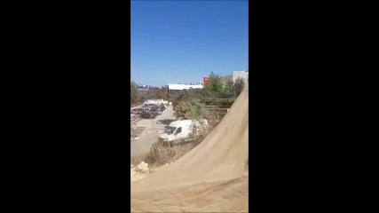 כשעולים לצעוק לאליאב בגבעה ומוצאים את האוהל של מגי