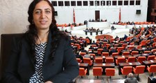 Yemin Metnini Kısık Sesle Okuyan HDP Van Milletvekili, Meclis'te Büyük Tepki Topladı