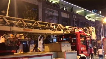 Nargile Közünden Çıkan Yangında 8 Kişi Dumandan Etkilenerek Hastaneye Kaldırıldı
