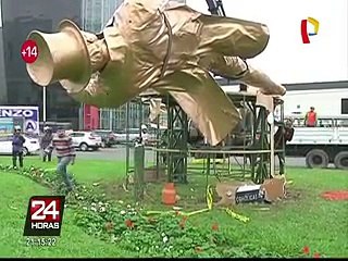 Retiran estatua publicitaria de Óvalo Monitor